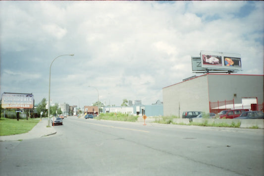 Rue Ste-Catherine est, perspective vers l'est à partir de Omer-Ravary