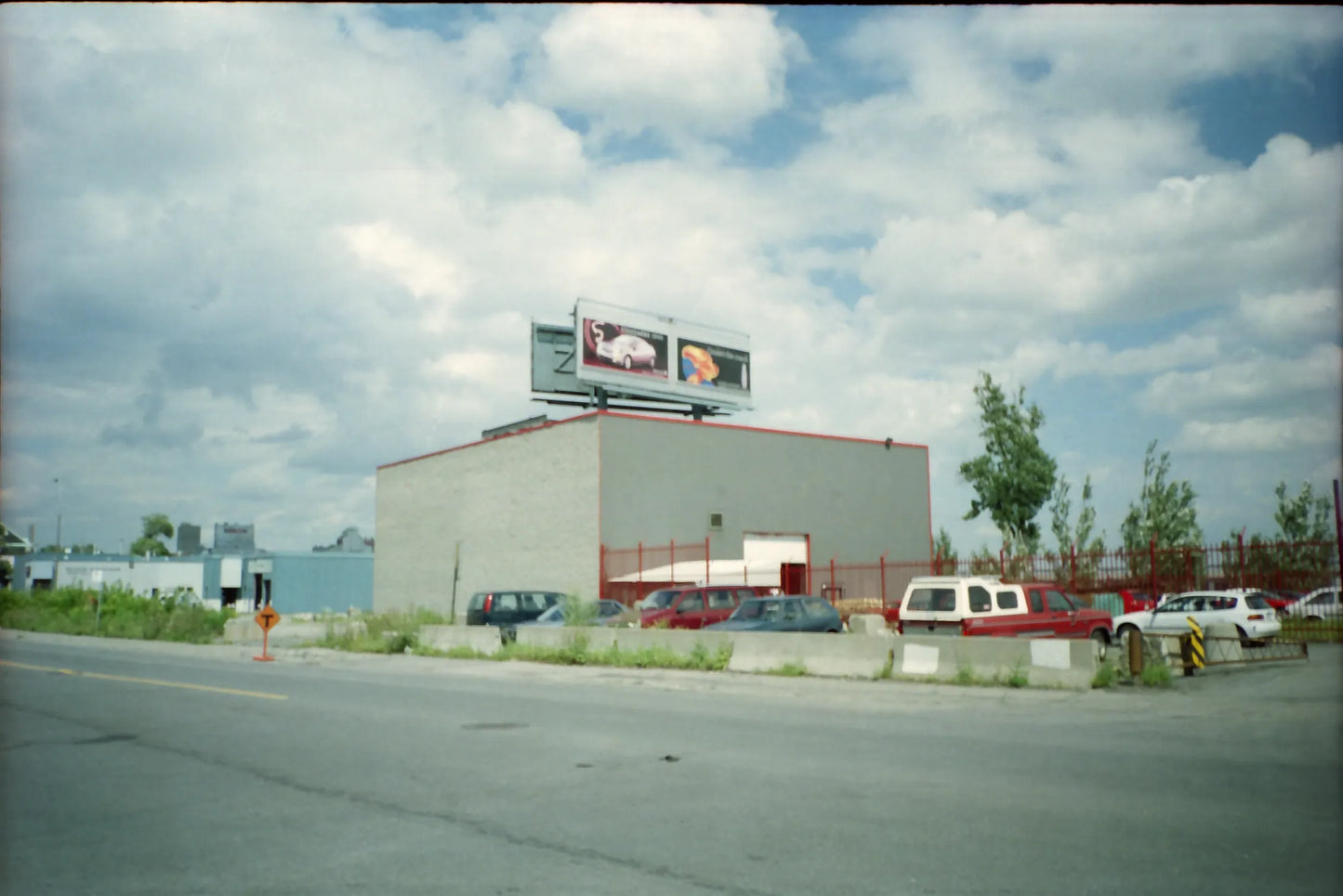 Ste-Catherine est, vue du bâtiment au 500 Alphonse D. Roy