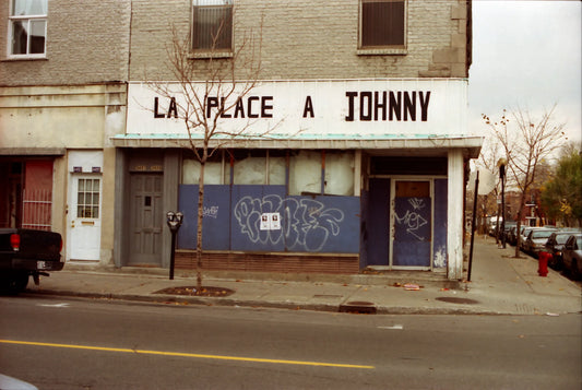 3497-3501 Ste-Catherine est, La Place à Johnny