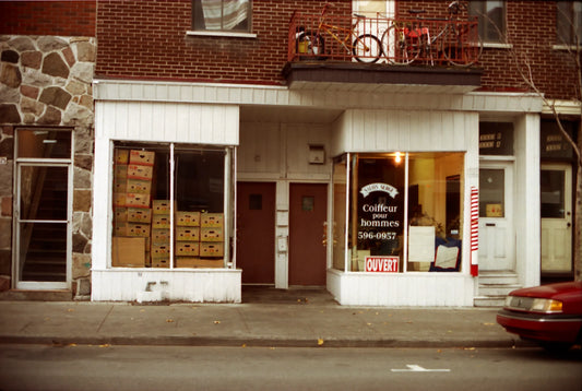 3329-3333 Ste-Catherine est, Salon Serge coiffeur