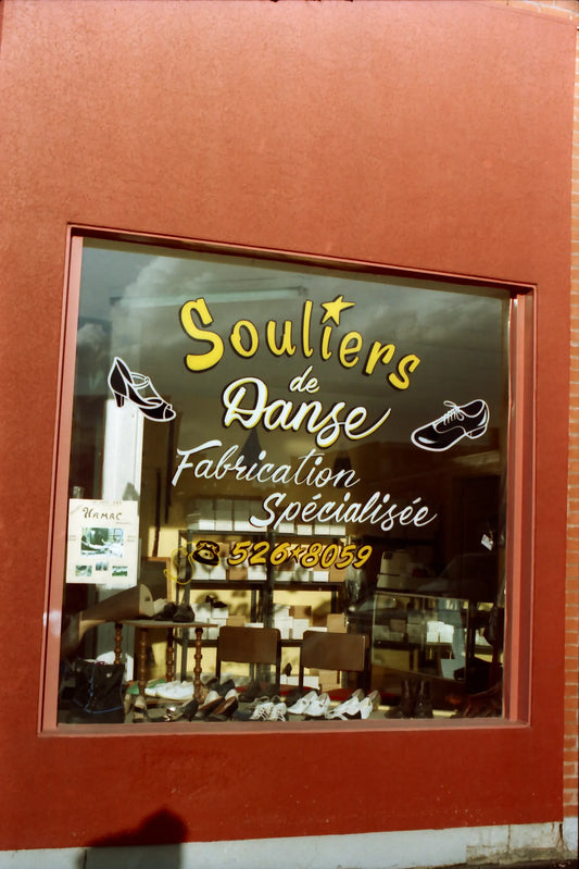 3870 Ste-Catherine est, Affiche Commerce Souliers de Danse