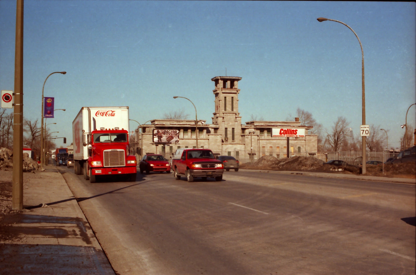 Rue Notre-Dame est, vue caserne Letourneux