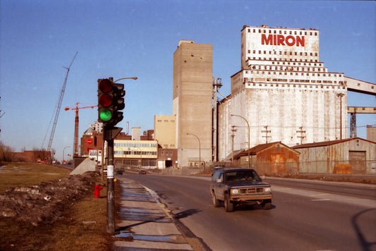 Rue Notre-Dame est, près de Bourbonnière, Cimenterie Miron