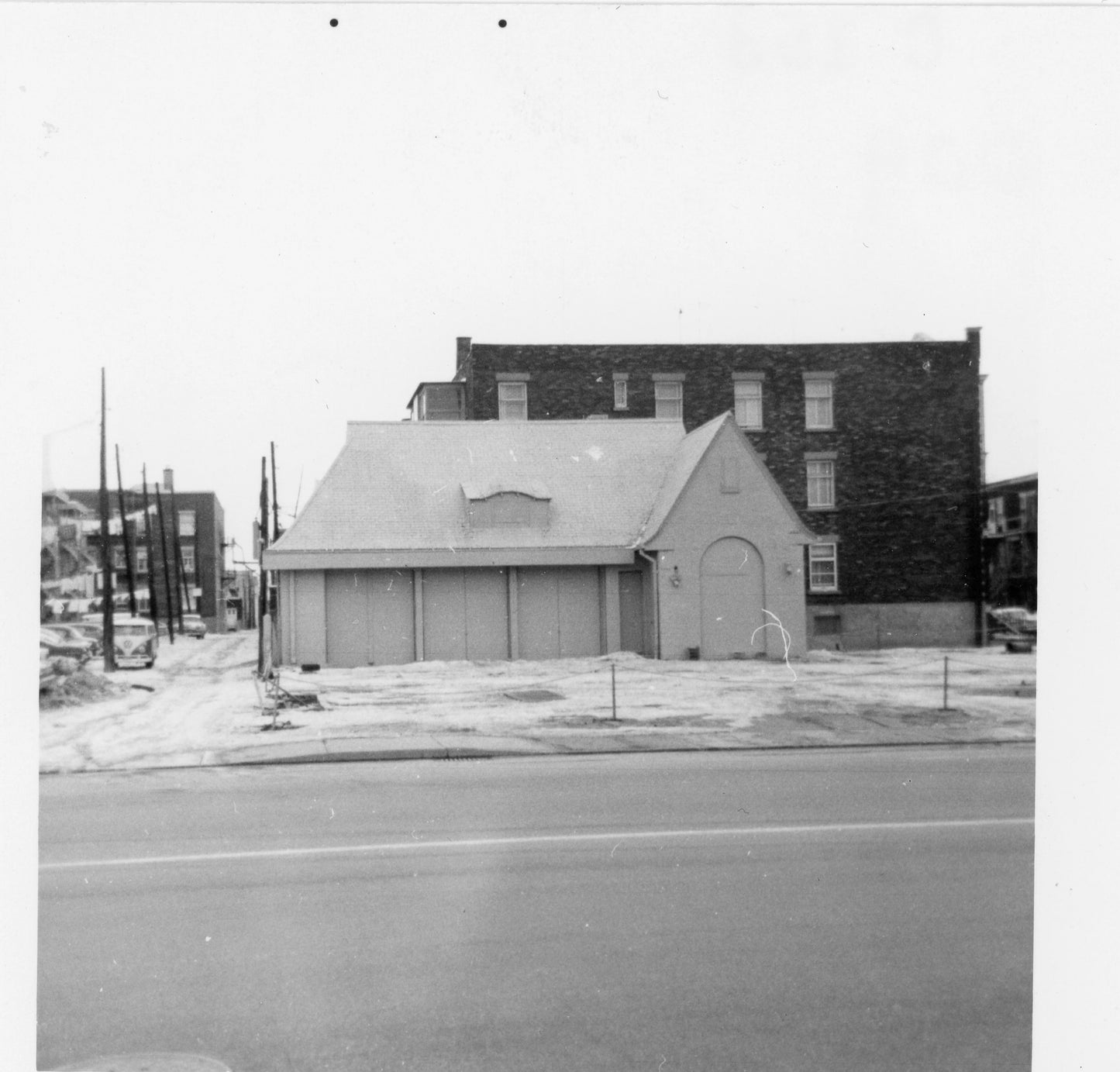 Tanguay Esso station-service fermée