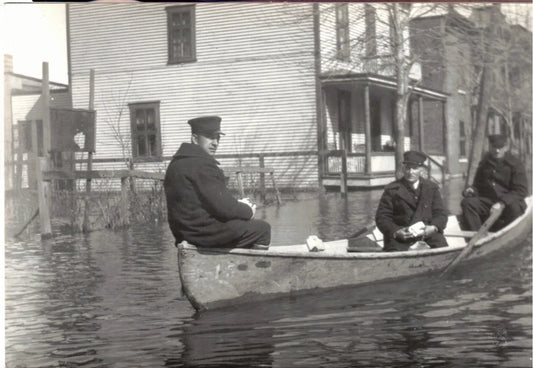 Inondation au printemps de 1928 rue Lepailleur au coin de Lavaltrie.