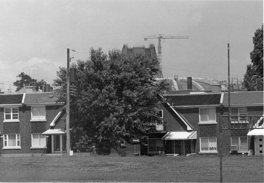 2557 Valois. Vue du stade olympique à partir du terrain de football du CEGEP Maisonneuve.