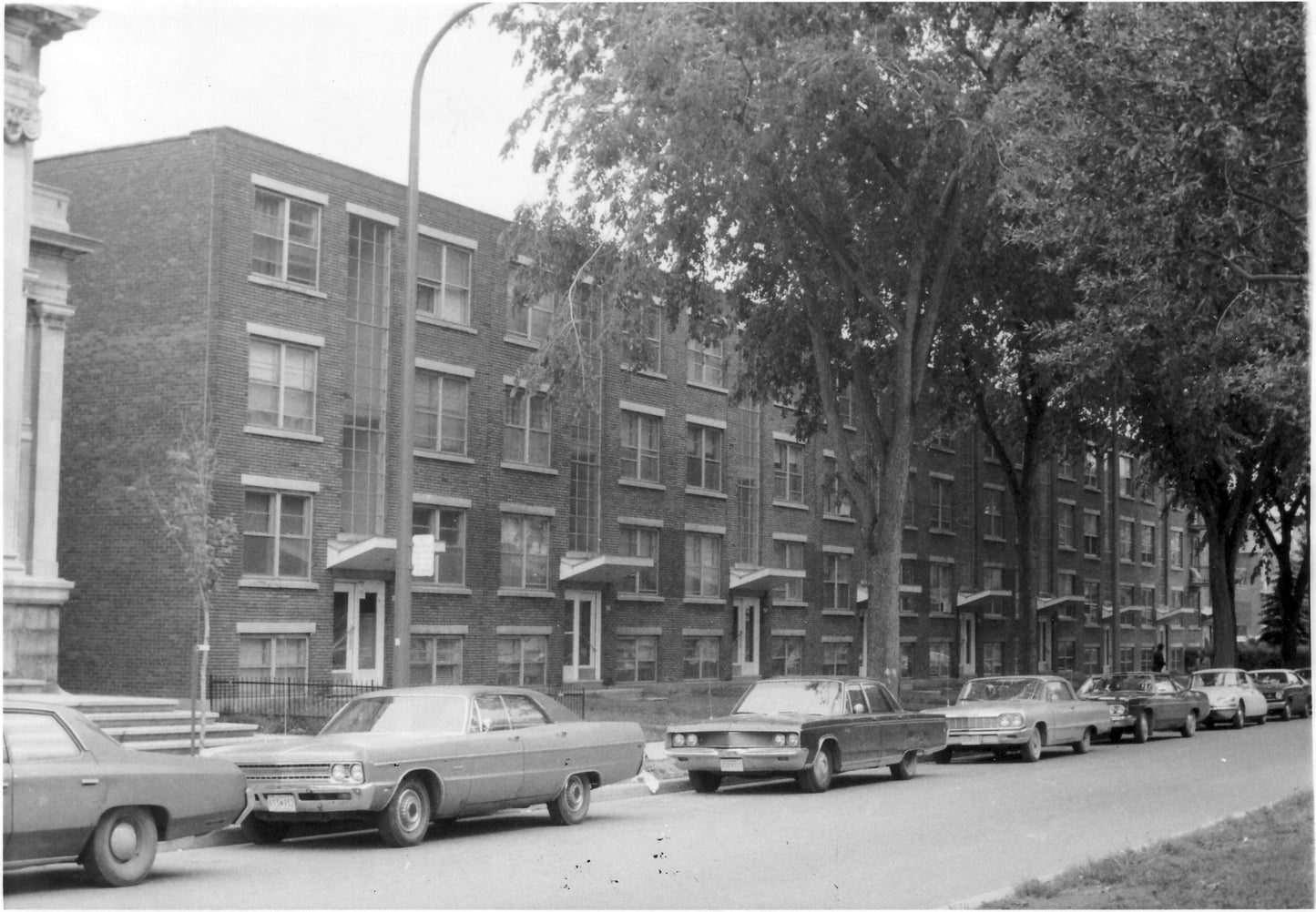 Série de maisons sur le Boulevard Morgan près du Bain Maisonneuve (côté est)