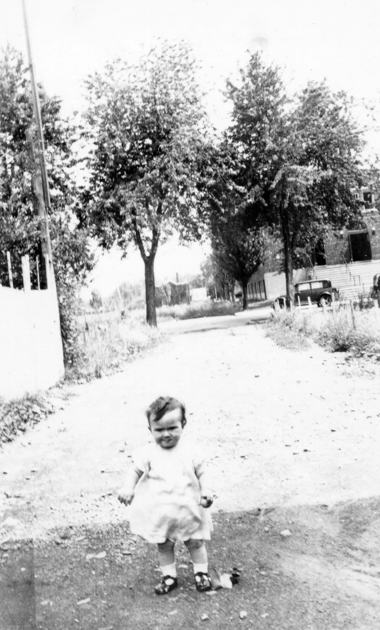 Enfant dans une ruelle