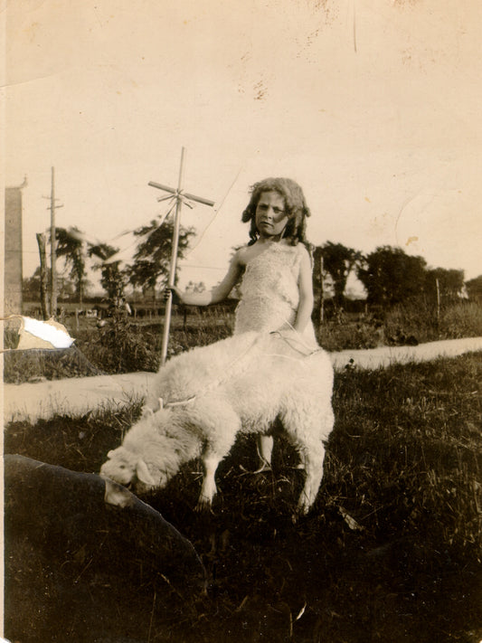 Enfant qui interprète Saint-Jean-Baptiste