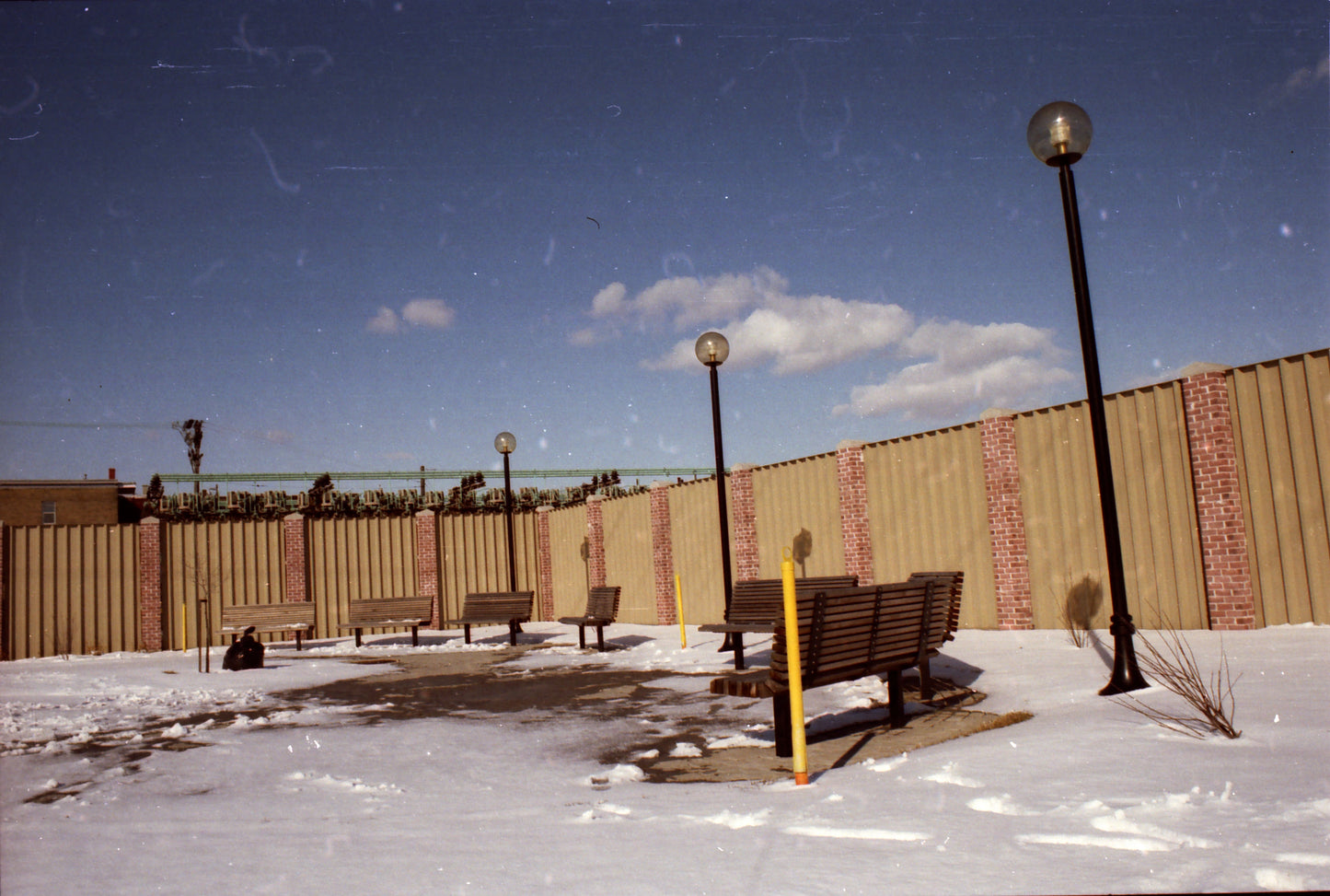 Petit parc devant le poste Jeanne d'Arc Hydro-Québec