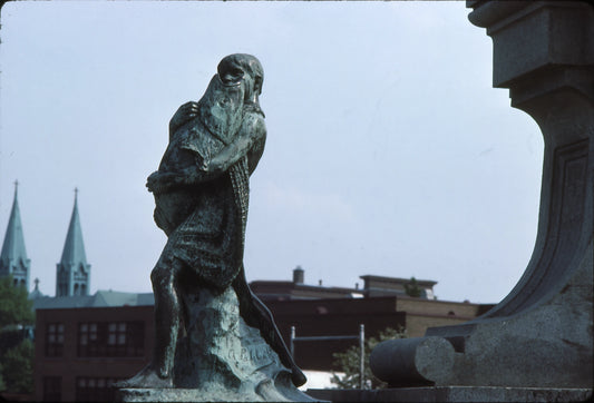 Détail du monument du Marché Maisonneuve