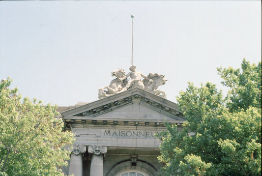 Corniche de la façade du Bain Morgan.