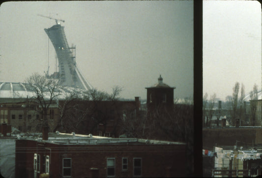 Construction de la tour du Stade Olympique