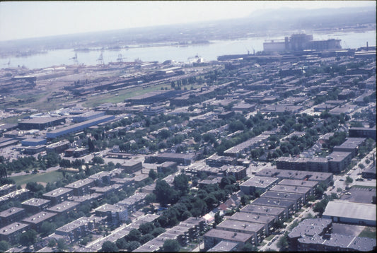 Vue du mât du Stade Olympique vers le port