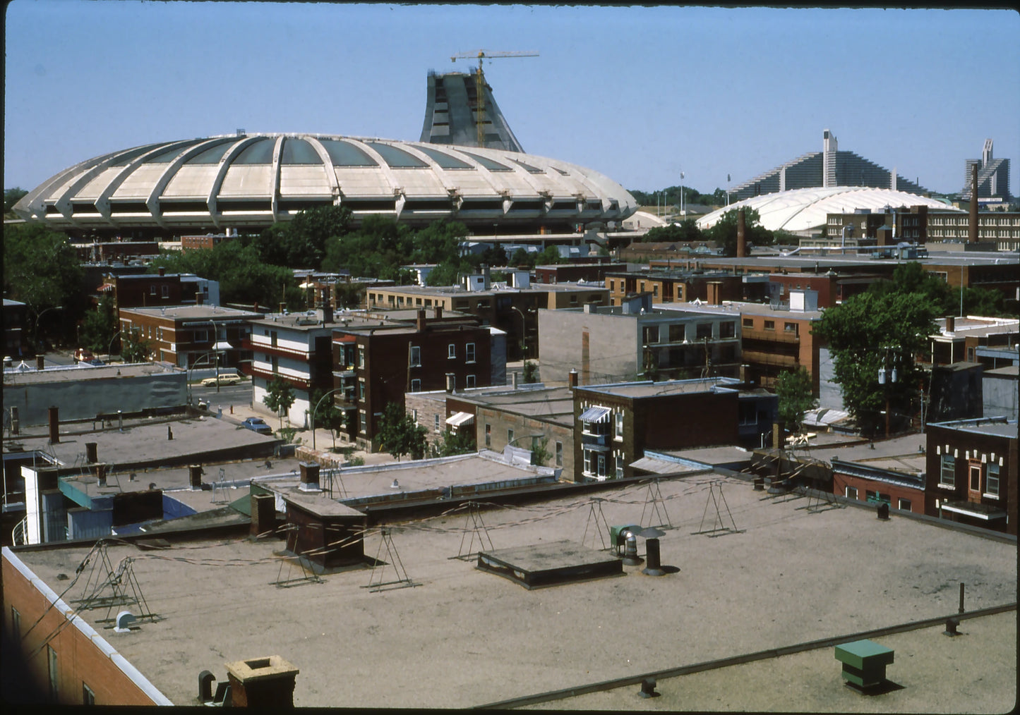 Construction du mât du Stade Olympique