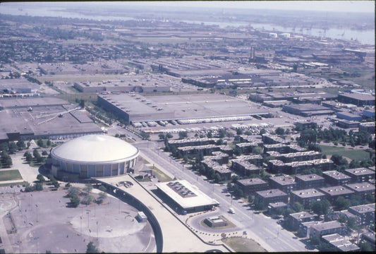 Vue de l'aréna Maurice-Richard depuis le mât du Stade Olympique