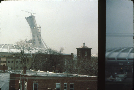 Construction de la tour du Stade Olympique