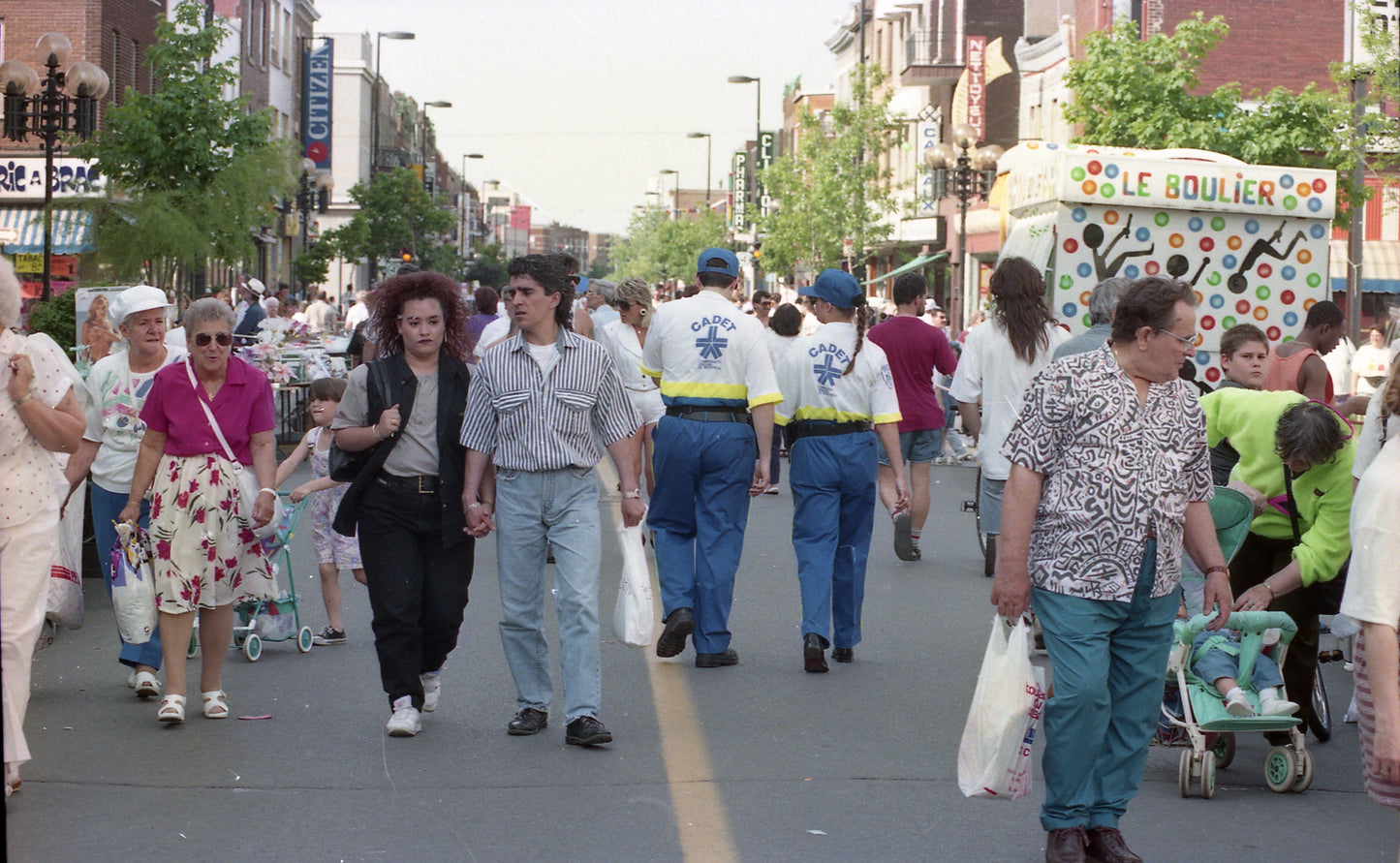 Foule sur la Promenade Ontario