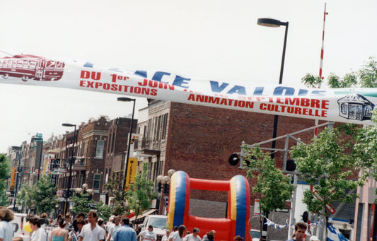 Foule près de la Place Valois