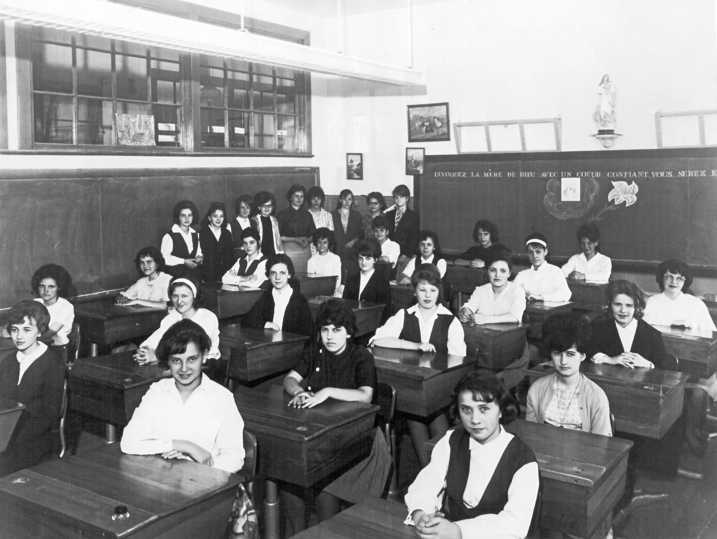 Classe de filles à l'école Saint-Clément