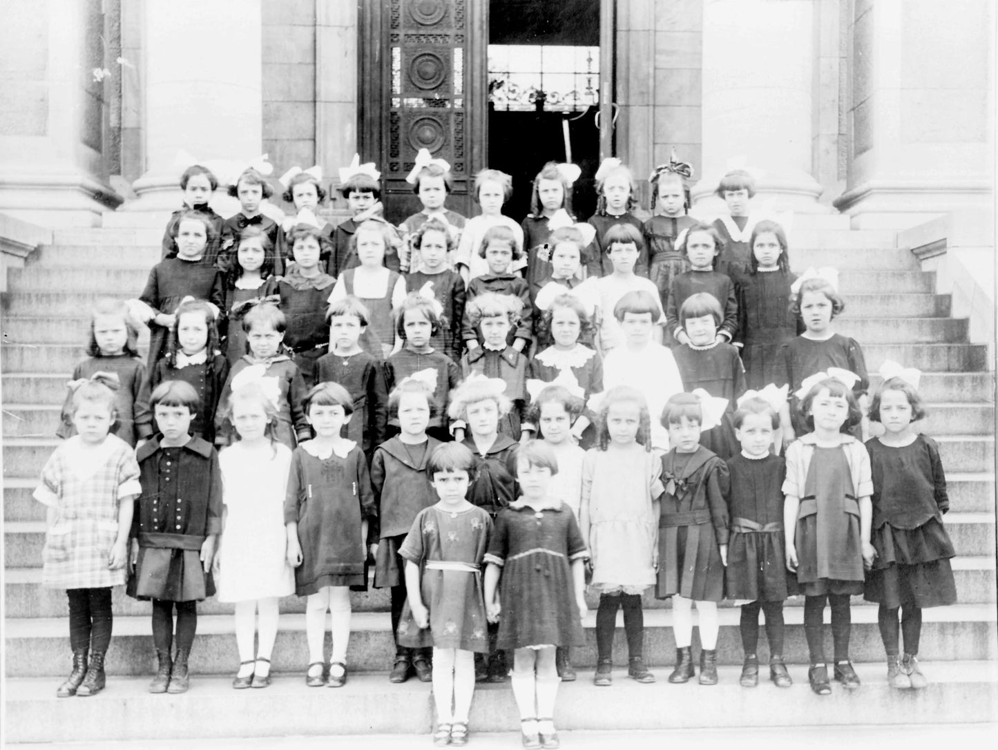 Fillettes à l'Hôtel de ville de Maisonneuve