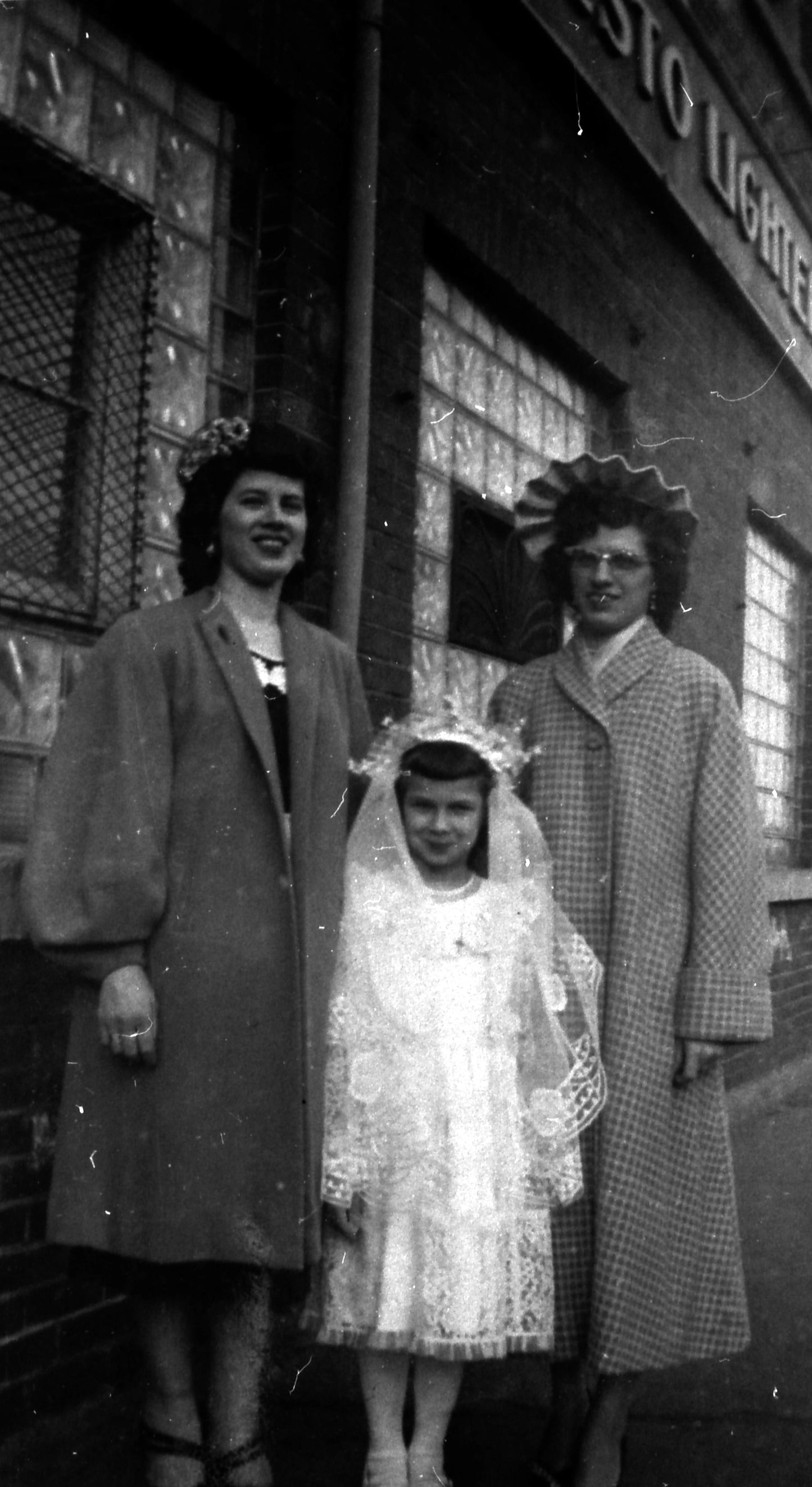 Rose et Ida Bergeron avec la jeune Carmen Soucy