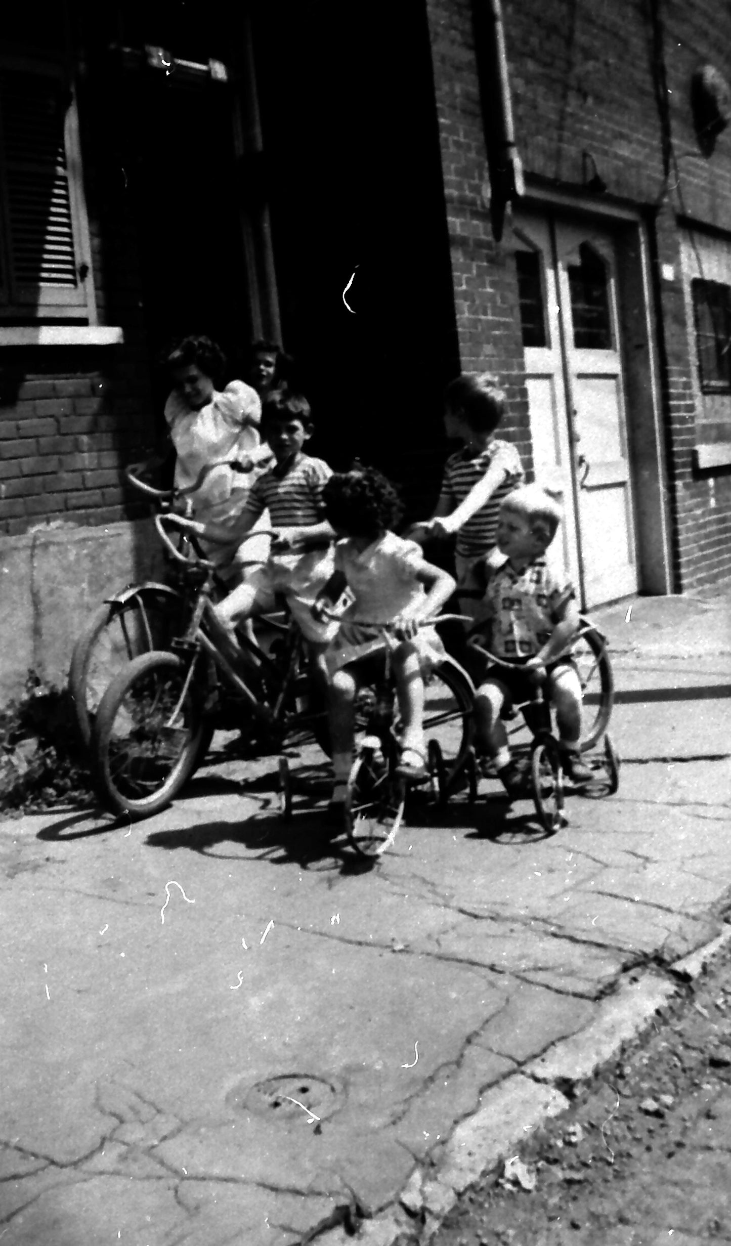 Les enfants Soucy à bicyclette