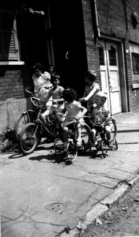 Les enfants Soucy à bicyclette