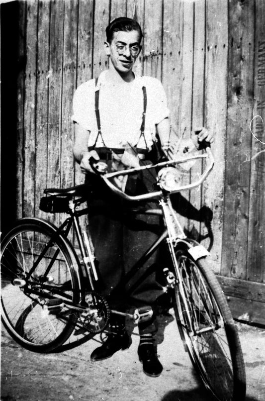 Portrait de Gérard Morrissette avec sa bicyclette