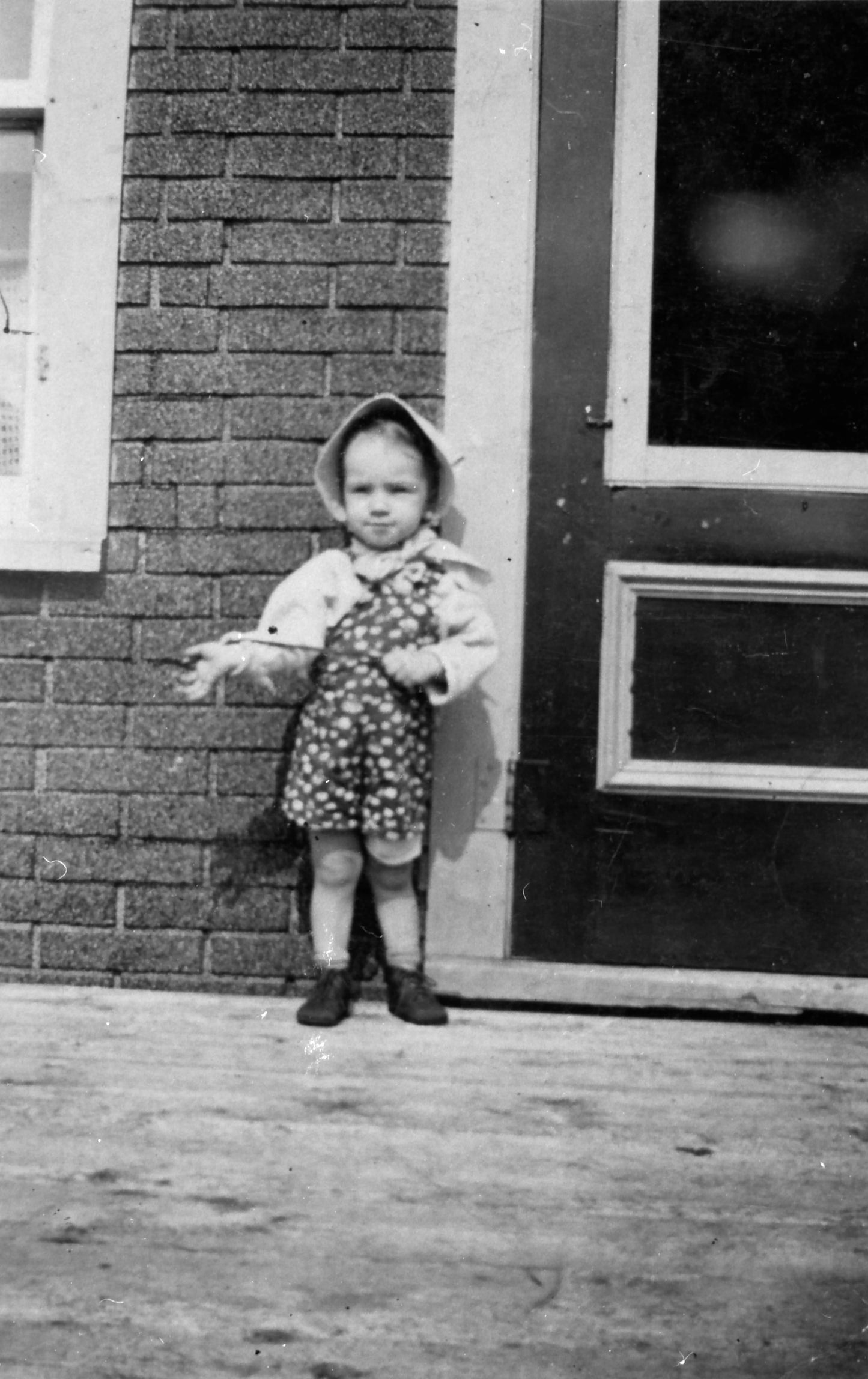 Portrait d'un jeune enfant avec bonnet