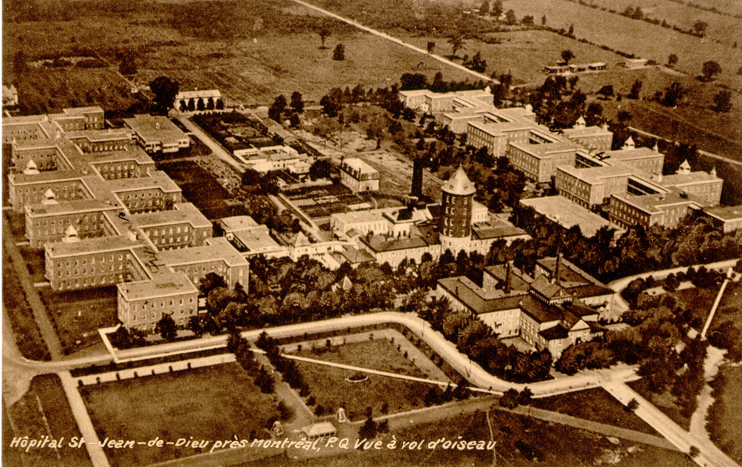 Vue aérienne de l'Hôpital St-Jean-de-Dieu