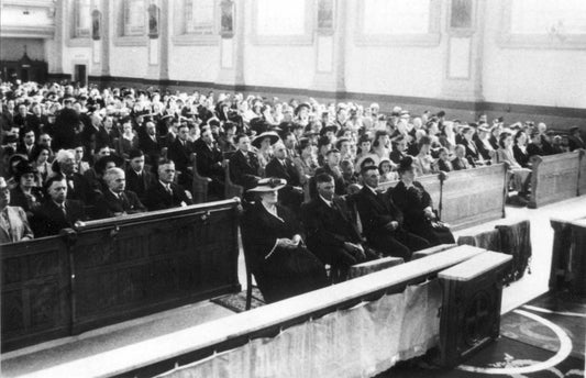 Fidèles assistant à une messe