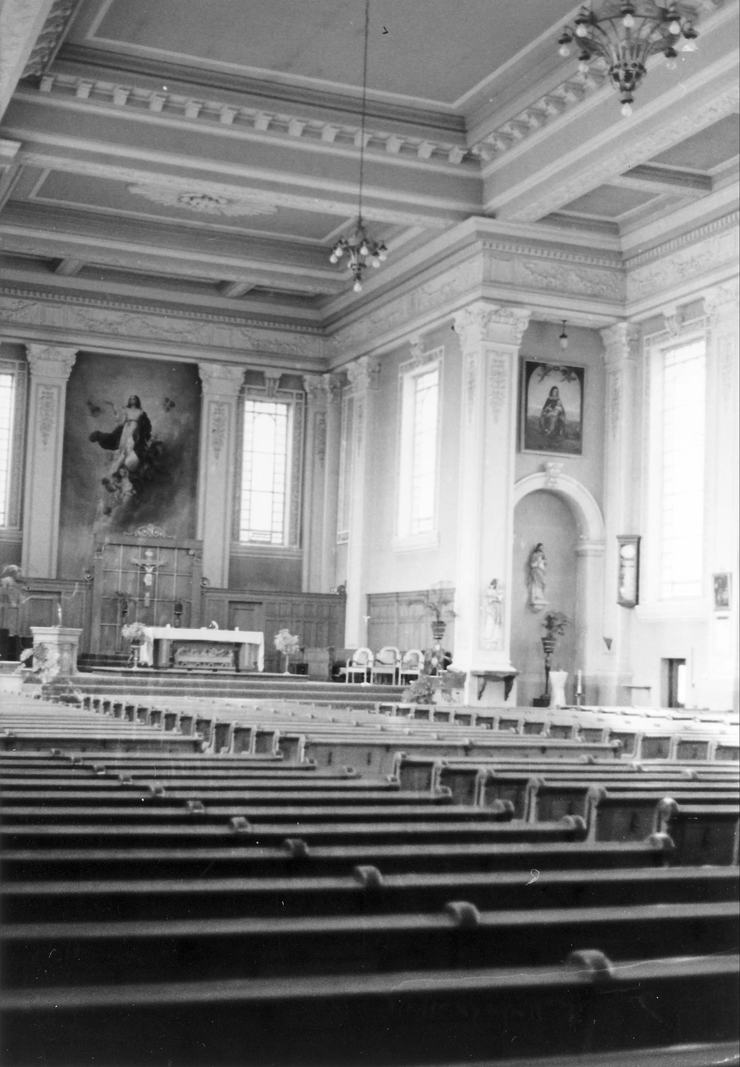 Intérieur de l'église Notre-Dame-des-Victoires, 1973