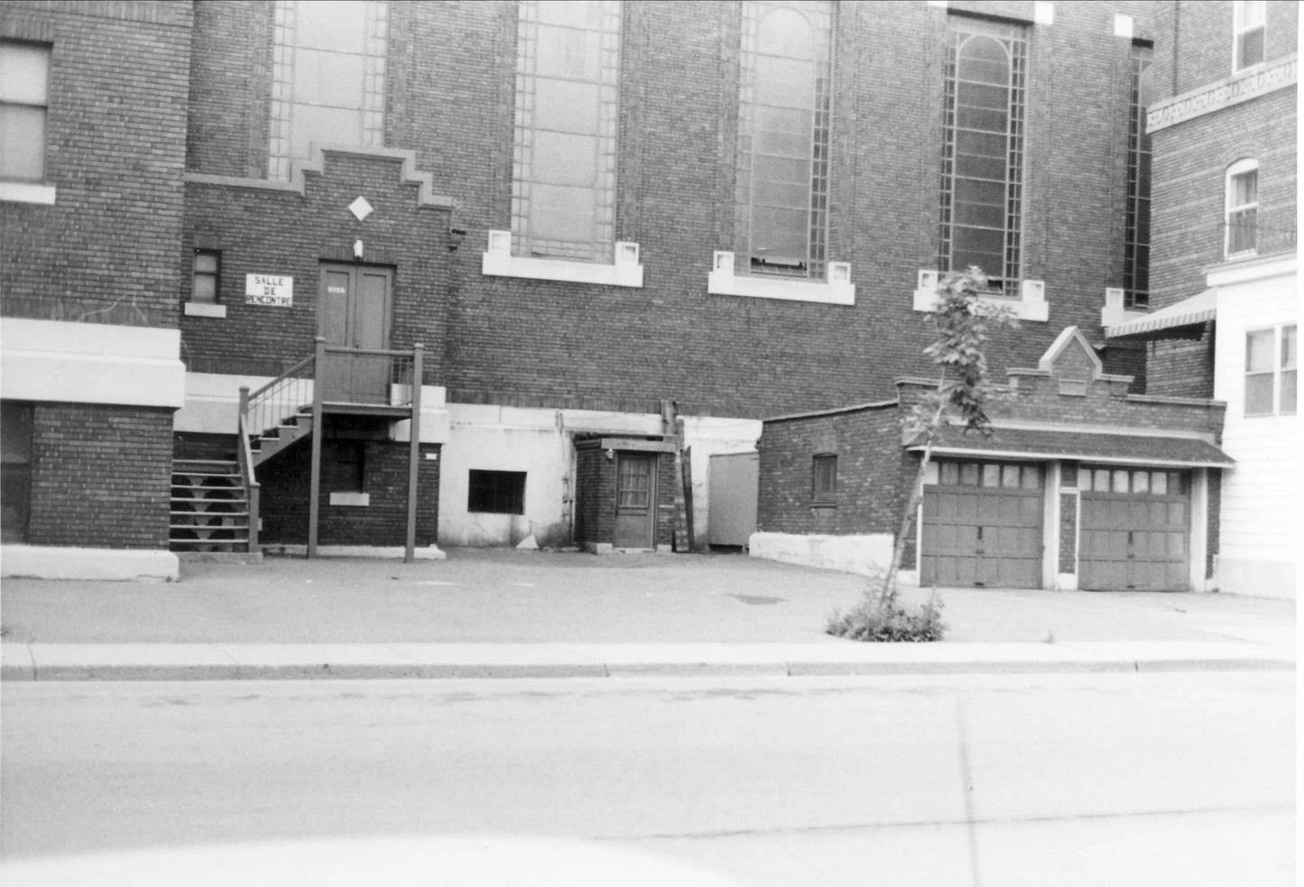 Entrée de la Salle de rencontre de l'église Notre-Dame-des-Victoires