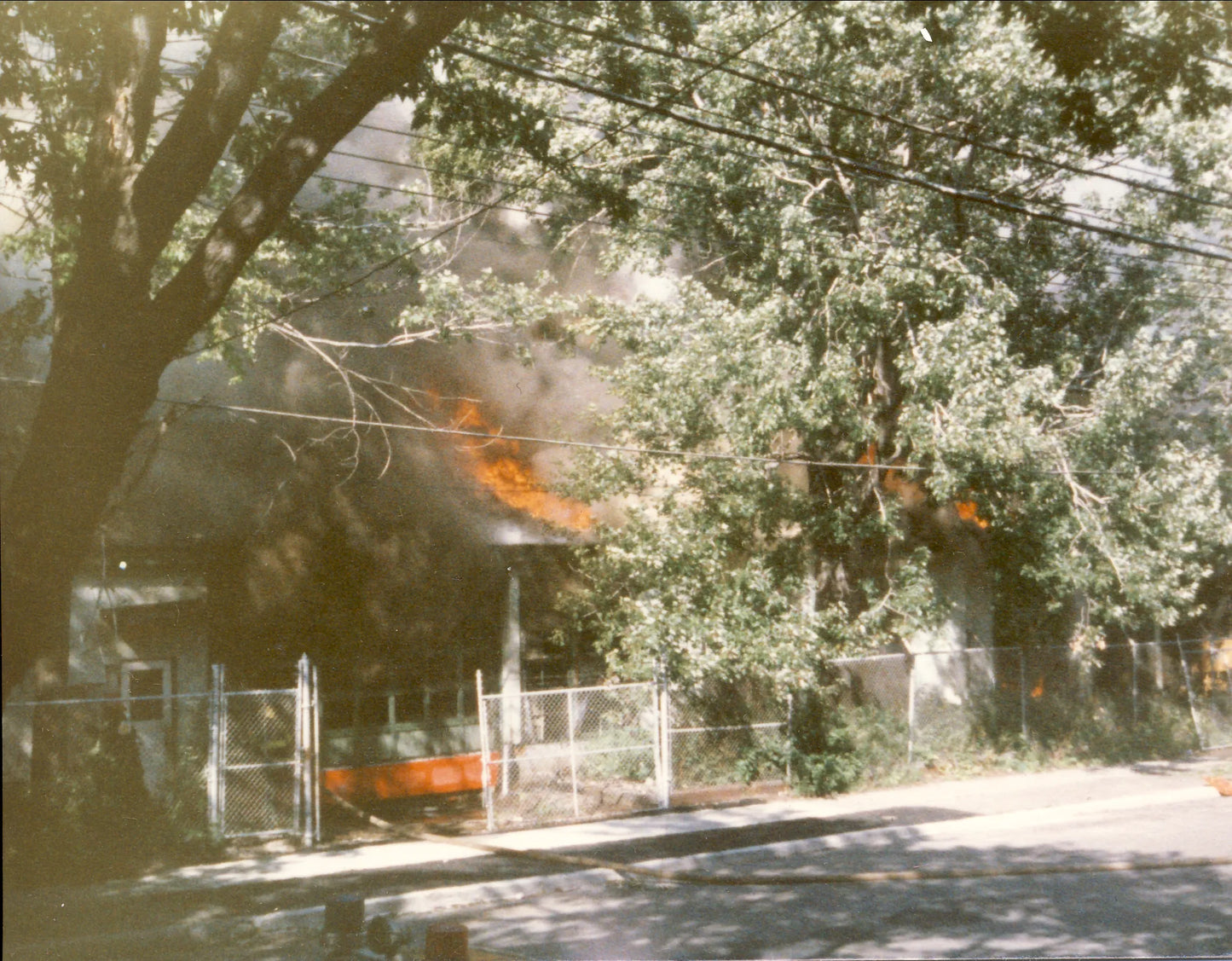 Incendie de l'ancien aréna Dickson