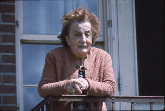 Madame à son balcon