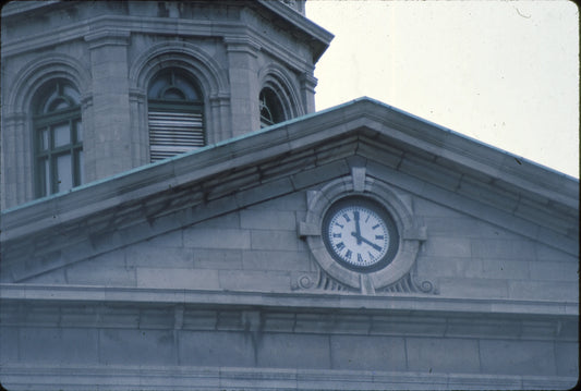 Marché Maisonneuve / horloge