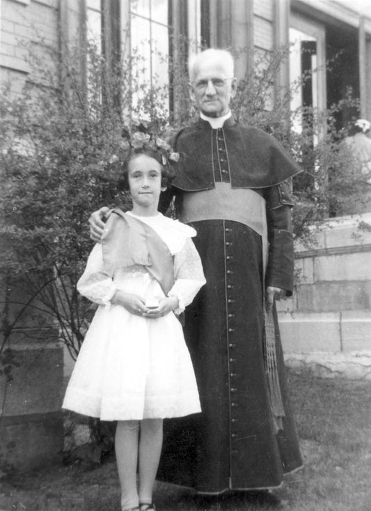 Mireille Day et le curé Donat Godin