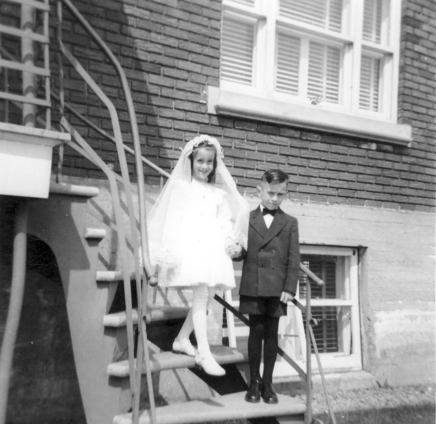 Première communion de Mireille Day et son cousin Pierre Allard