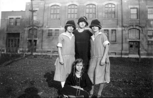 Hélène, Jeanne, Lucienne et Adrienne St-Jean