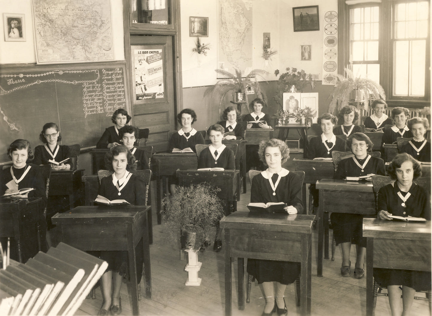 Filles de 9e année, école Boucher-de-la-Bruère, 1950