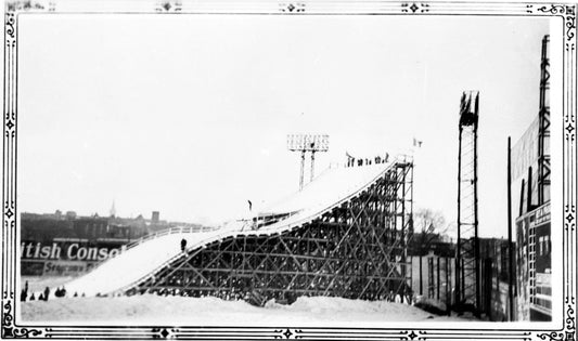 Glissoire de bois au Stade Delorimier 1935 (démoli en 1965)