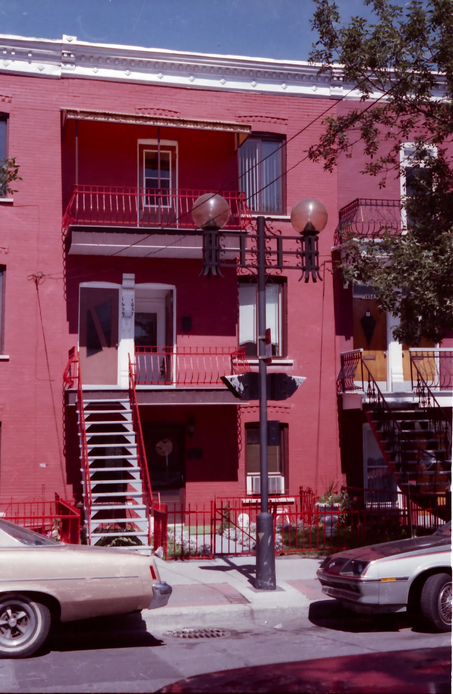 Triplex rouge de la rue Saint-Germain