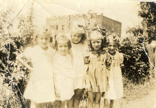 Solange et Suzanne Pinet et leurs amies