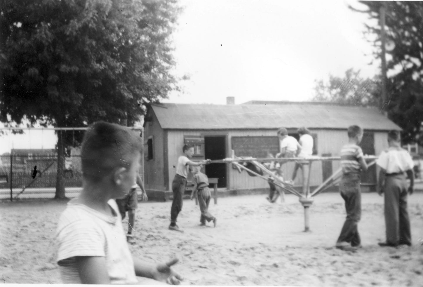 Enfants jouant dans un parc à Longue-Pointe