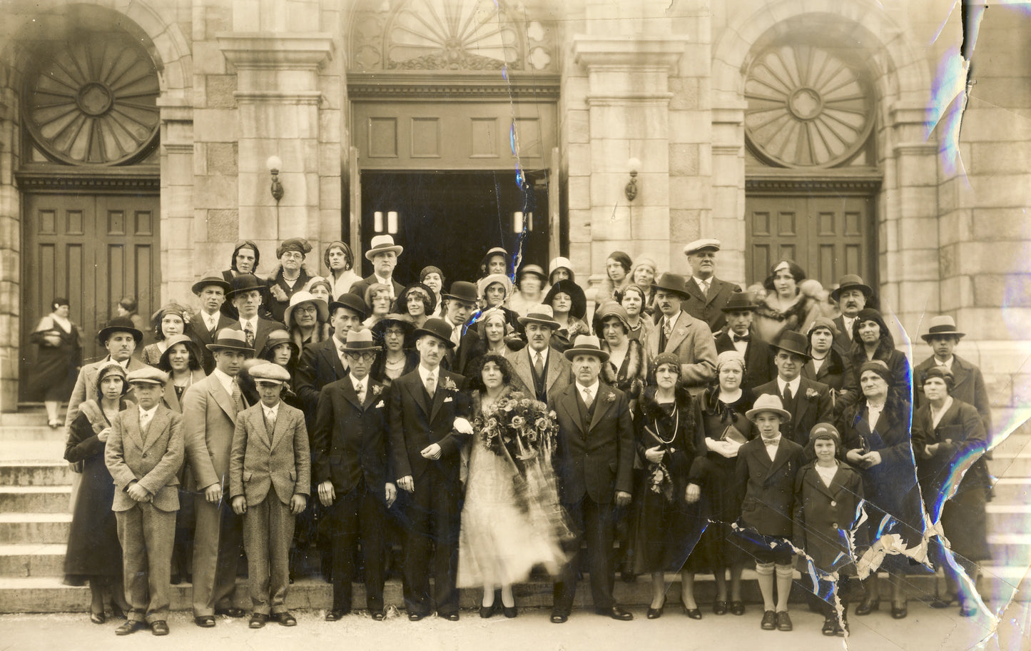 Mariage de Camille Pinet et Simonne Desnoyers à l’église Saint-François-d’Assise