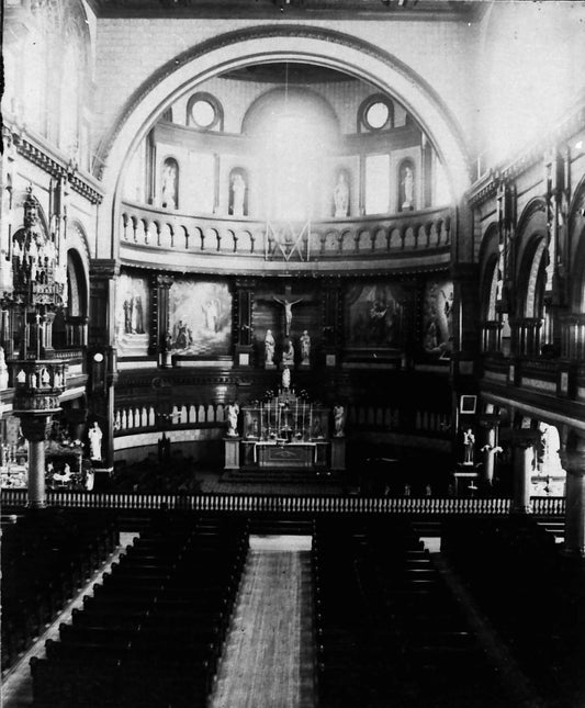 Intérieur de l'église Nativité-de-la-Sainte-Vierge