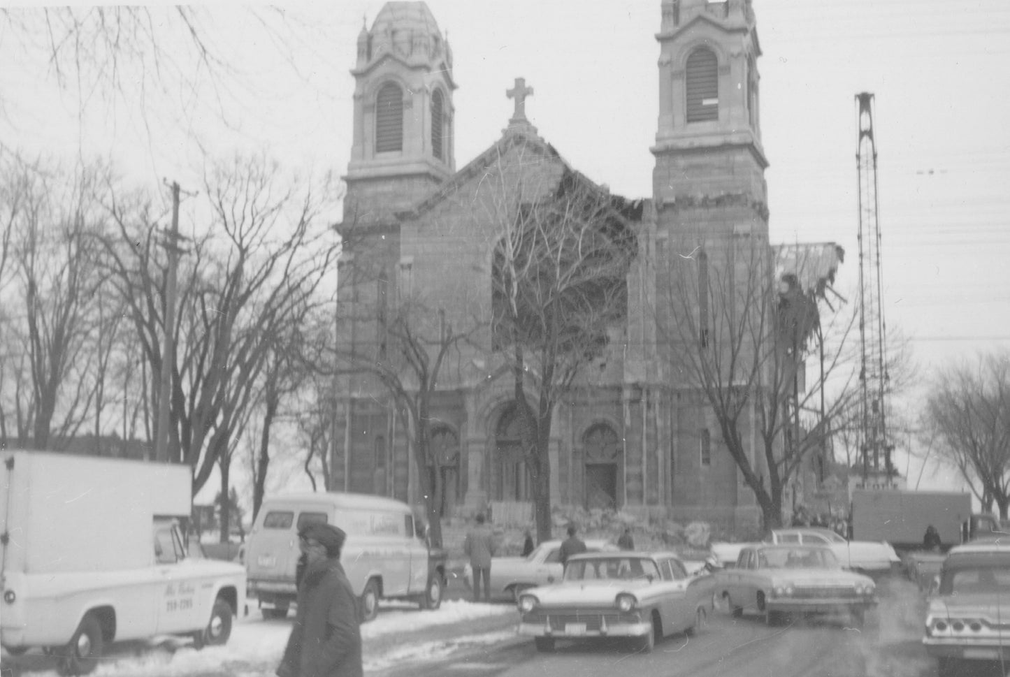 Démolition de l'église Saint-François d'Assise, février 1964.