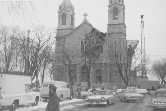 Démolition de l'église Saint-François d'Assise, février 1964.