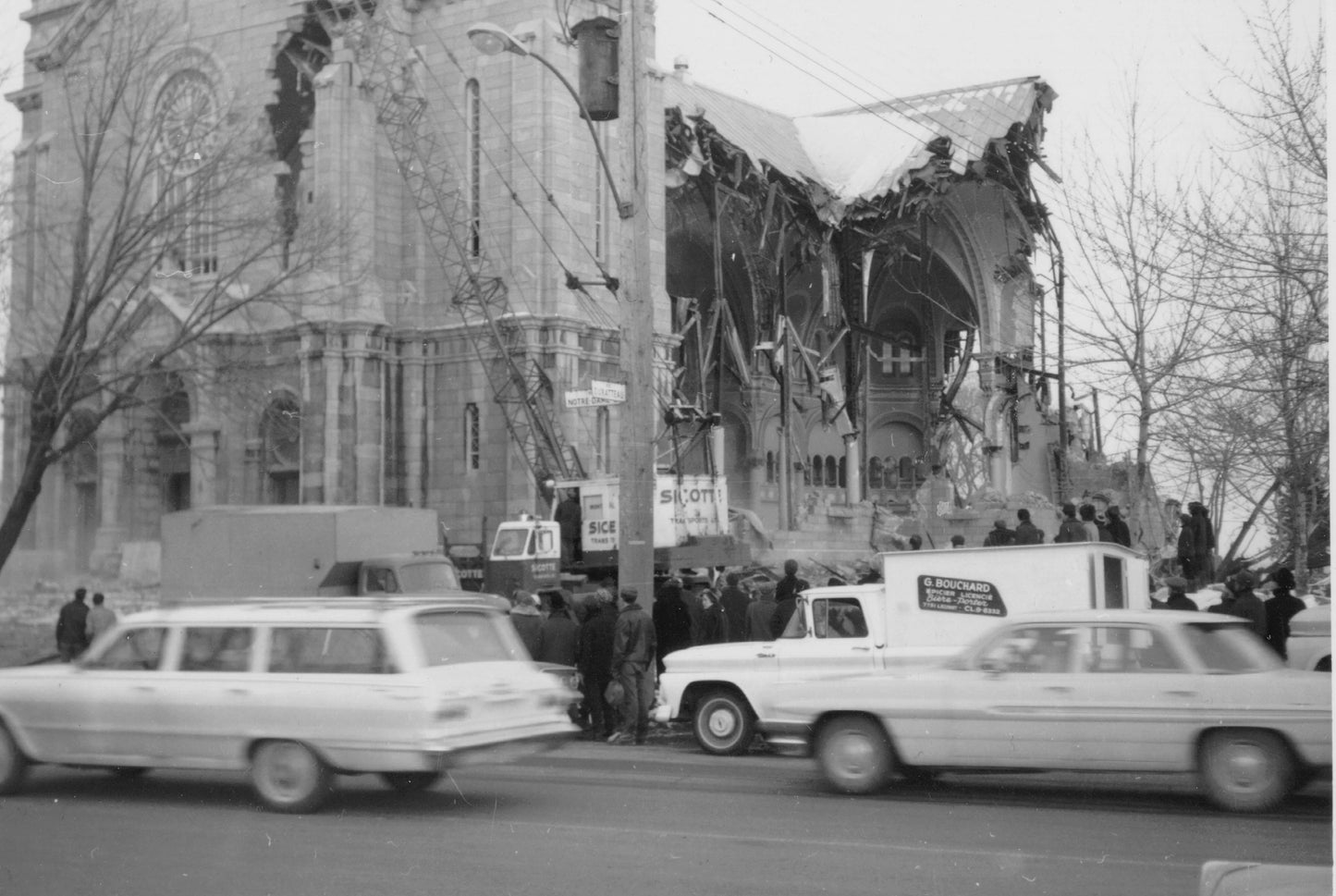 Démolition de l'église Saint-François d'Assise, février 1964.